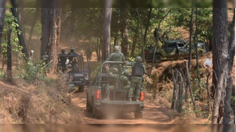 Enfrentamiento entre militares y delincuentes deja un civil abatido, en Uruapan 
