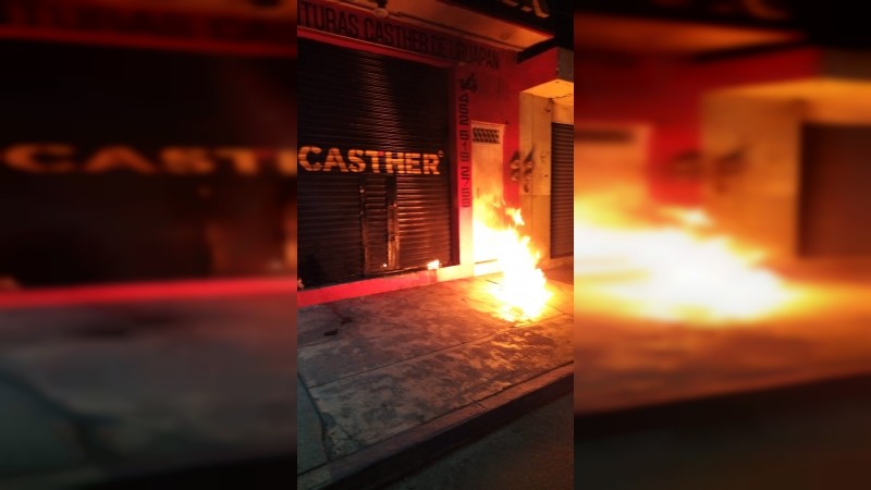 Con explosivos, atacan tienda de pinturas, en Uruapan 