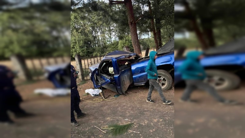 Un muerto y un herido deja choque de auto contra árbol 