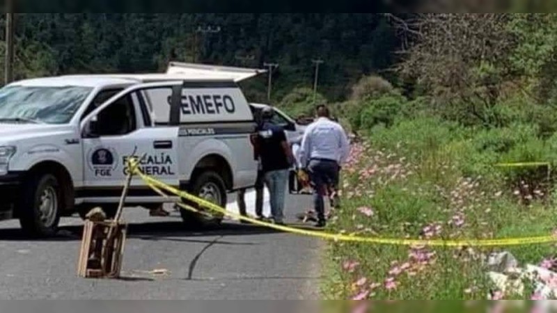 Tiran cadáver de ejecutado, en la carretera Apatzingán-Los Hoyos