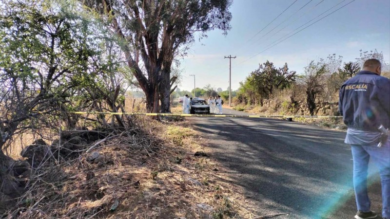 Encuentran 3 cuerpos al interior de camioneta calcinada en Morelia
