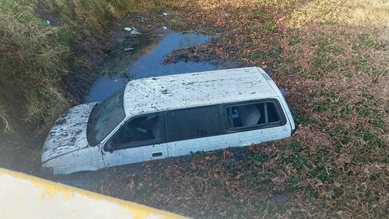 Muere un hombre al caer su vehículo a un canal en Tarímbaro