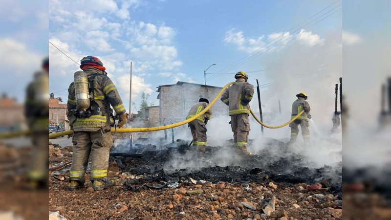 Incendio arrasa con humilde vivienda, en Morelia  