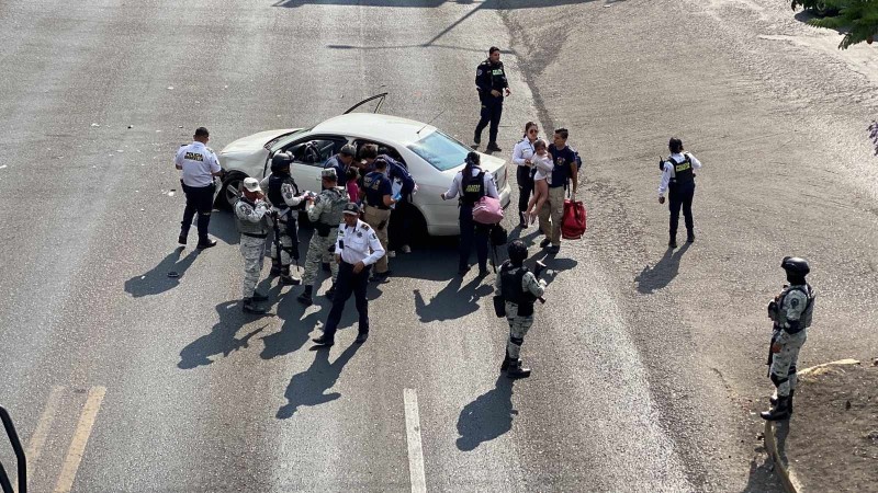 Patrulla de la GN choca a auto, en Morelia; hay 4 heridos 