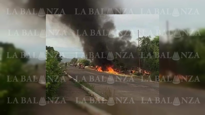 Enfrentamiento en pleno Centro de Aguililla, ha dejado muertos  y heridos 