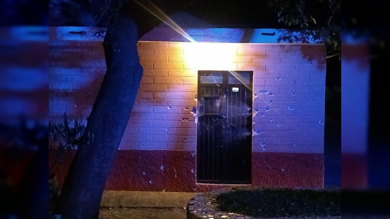 Sujetos rafaguean con fusiles de asalto una vivienda, en Morelia  
