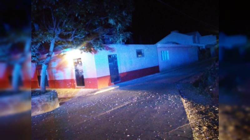 Sujetos rafaguean con fusiles de asalto una vivienda, en Morelia  