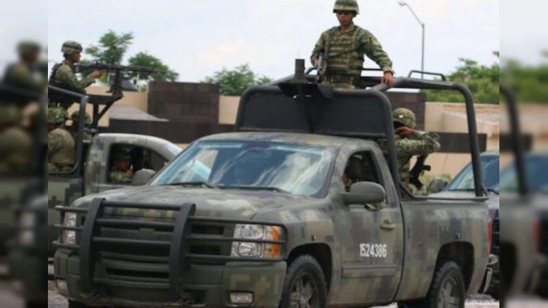 Hallan camioneta abandonada con armas largas en su interior, en La Huacana
