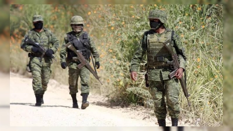 Despliegan 80 militares a la “caza” de asesinos de policías en Aguililla