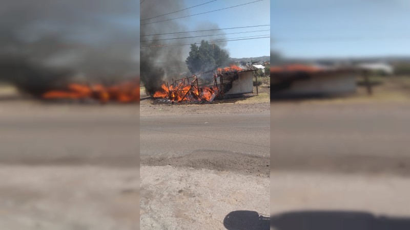 Incendio arrasa con humilde vivienda, en Morelia