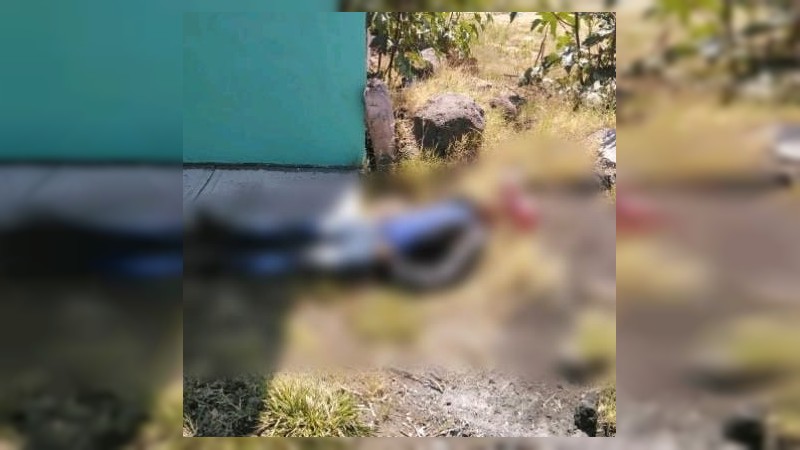 Últiman a tiros a hombre, afuera de su domicilio en Cuitzeo 