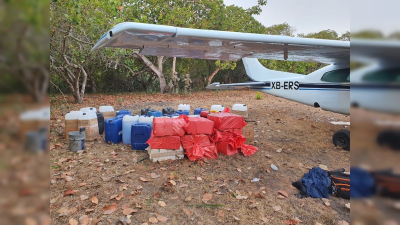 Asegura la Armada avioneta y 358 kilos de coca, en Chiapas
