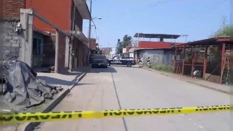 Comando rafaguea negocio de venta de ataúdes, en Uruapan 