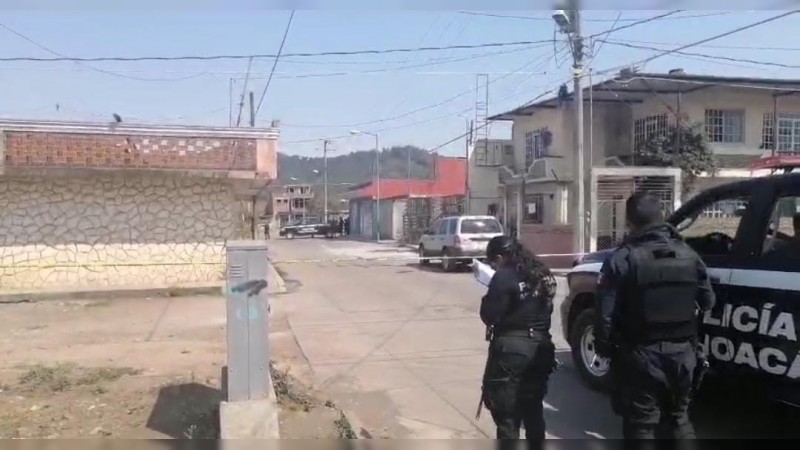 Grupo armado ataca a tres personas dentro de vivienda, en Uruapan; 2 muertos 