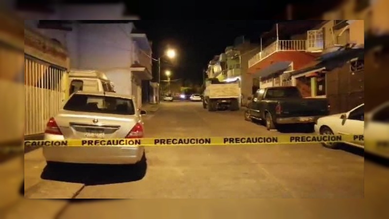 Asesinan a 2 mujeres y tiran sus cuerpos, en calles de Uruapan 