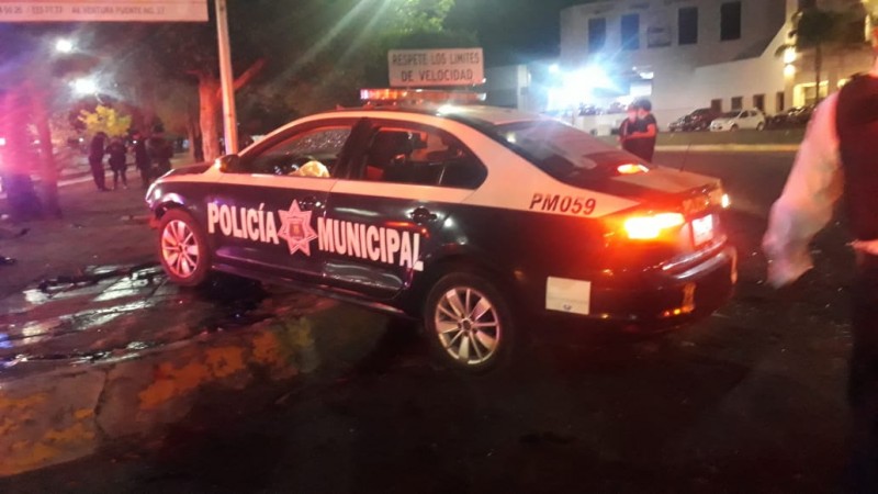 Chocan auto y patrulla, en el Libramiento de Morelia; hay un policía herido 
