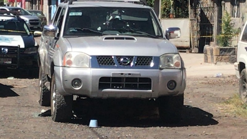 Encuentran camioneta baleada y con rastros de sangre, en Morelia