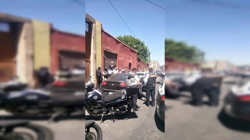 Tras operativo, policías recuperan auto robado, en Morelia