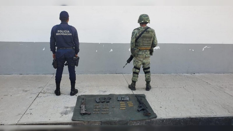 Militares y policías aseguran 2 fusiles, en operativo realizado en Parácuaro 