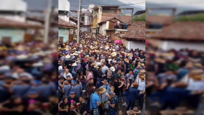 En pleno pico de la pandemia, en Purépero realizan festejo con cientos de personas 