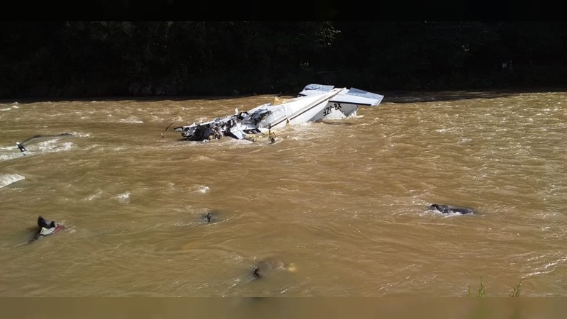 Al menos 5 muertos, tras desplomarse avioneta, en Villa Madero 