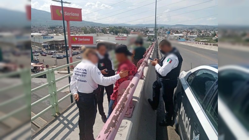 Evita Policía de Morelia que hombre se lanzara de Puente, en Morelia