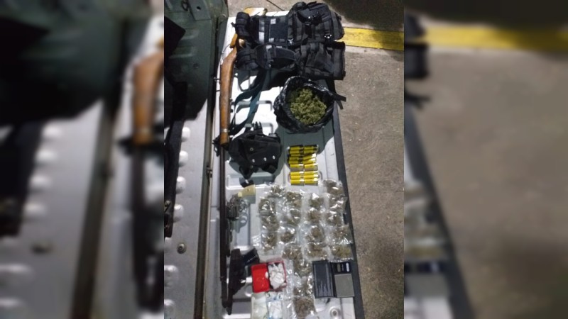 Atrapan en Pátzcuaro a presunto “tirador”, le aseguran arma y droga 