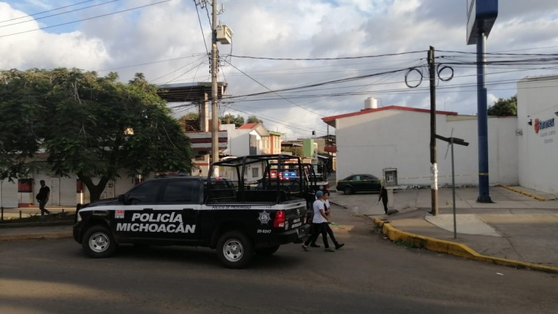 Tras persecución y enfrentamiento, motociclista es abatido por policías, en Uruapan 