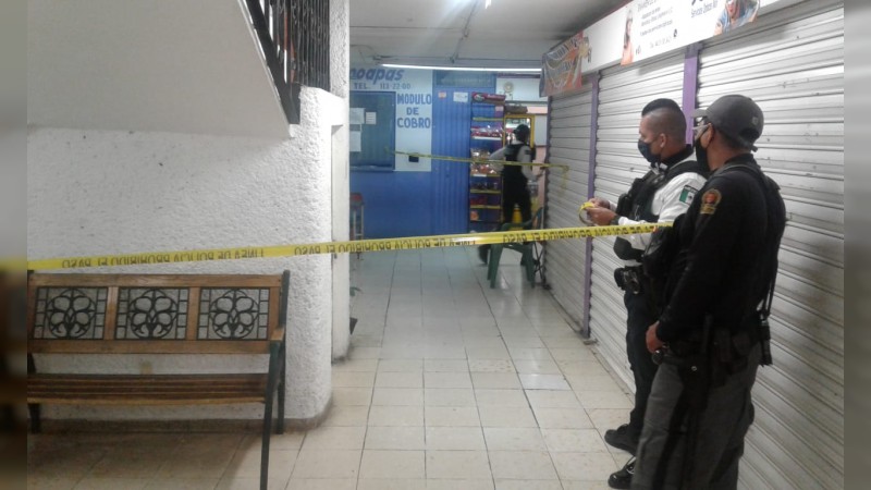 Muere hombre dentro de baños, en plaza del Centro en Morelia 