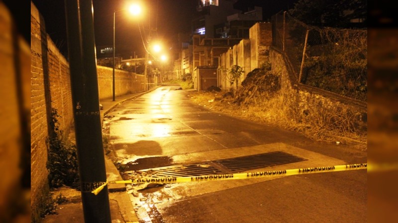 Tiran 2 cuerpos en calles de Uruapan; uno estaba desmembrado y el otro  baleado 