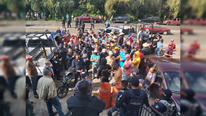 Pobladores retienen a 5 policías, en Ciudad Hidalgo 
