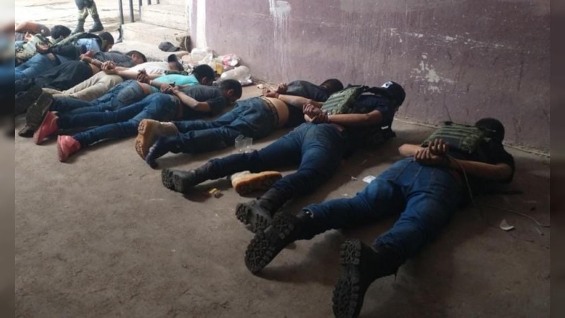 Reportan 10 sicarios detenidos y 2 abatidos, tras operativo en Aguililla 