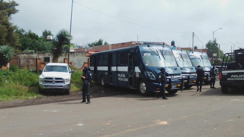 Más de 30 heridos, tras choque entre normalistas y policías, en Tiripetío 