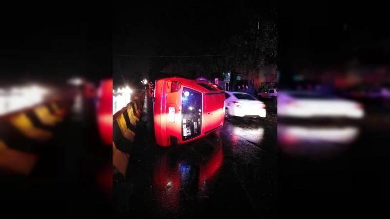 Aparatoso accidente en la avenida Madero, tripulates ilesos