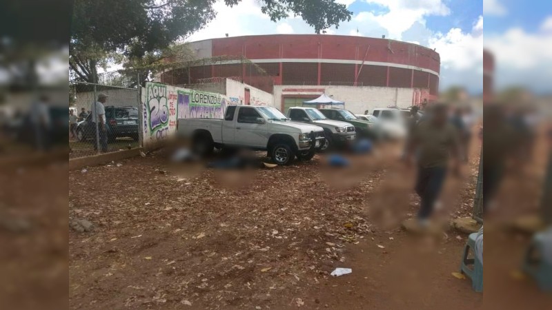 Comando irrumpe en tianguis de autos, en Uruapan y ejecuta a 5