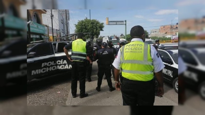 Tras persecución, policías atrapan a 2 presuntos integrante de grupo armado 