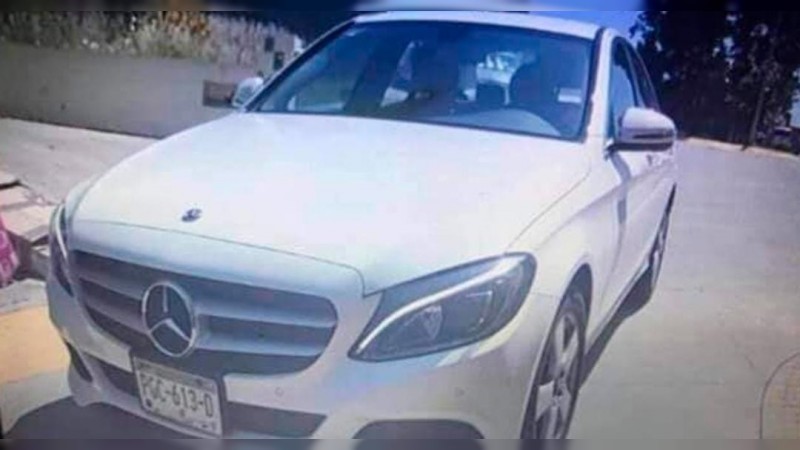 Hallan en Cuitzeo auto de mujer reportada como desaparecida, en Morelia 