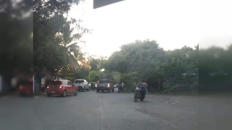 Atacan a tiros a hombre, en calles de Apatzingán 