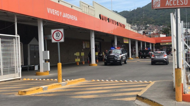 Policías impiden robo, en tienda de Morelia  