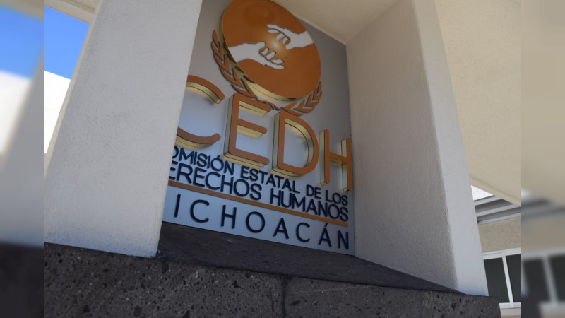Inicia CEDH queja de oficio por despojo de mercancía a vendedor de elotes
