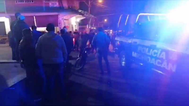 Sicarios irrumpen en cibercafé y matan a un hombre, en Uruapan 