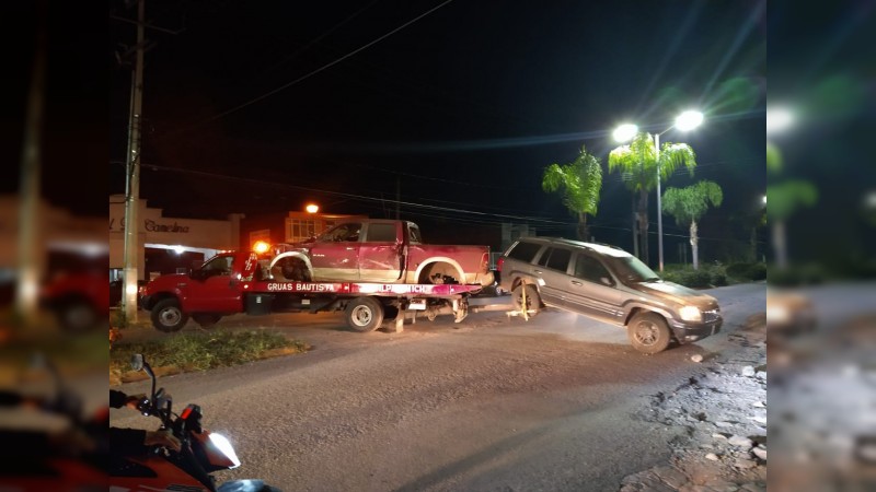 Soldados y policías revienta supuesta casa de seguridad, en Marcos Castellanos y aseguran 13 autos 
