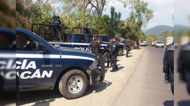 Terror en Ecuandureo: grupos rivales se enfrentan, hay 2 muertos y autos calcinados 