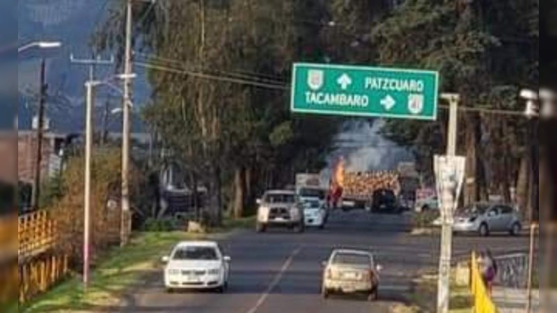Retienen vehículos y les prenden fuego en Salvador Escalante