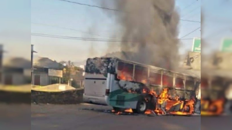 De nueva cuenta, incendia autos y bloquean carreteras, en Salvador Escalante  