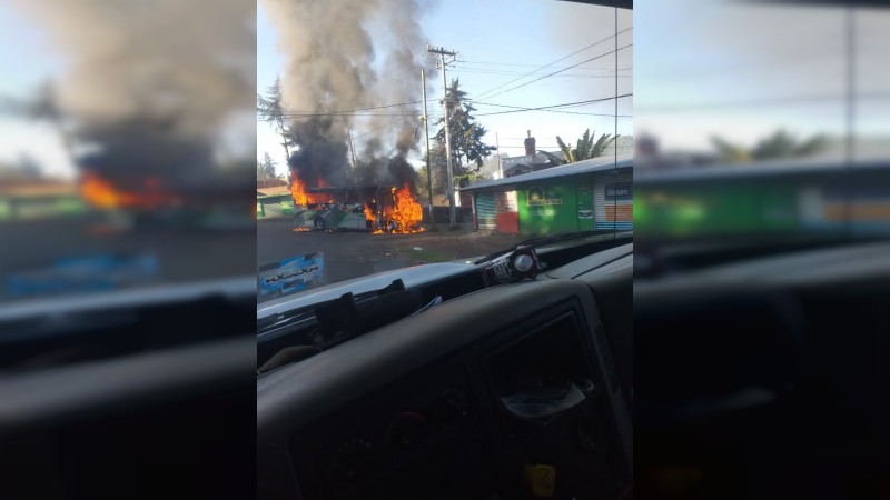 De nueva cuenta, incendia autos y bloquean carreteras, en Salvador Escalante  