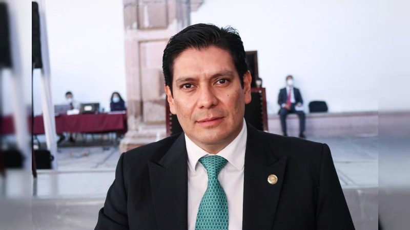Propone Ernesto Núñez castigar con cárcel a quien venda o administre medicamentos falsificados