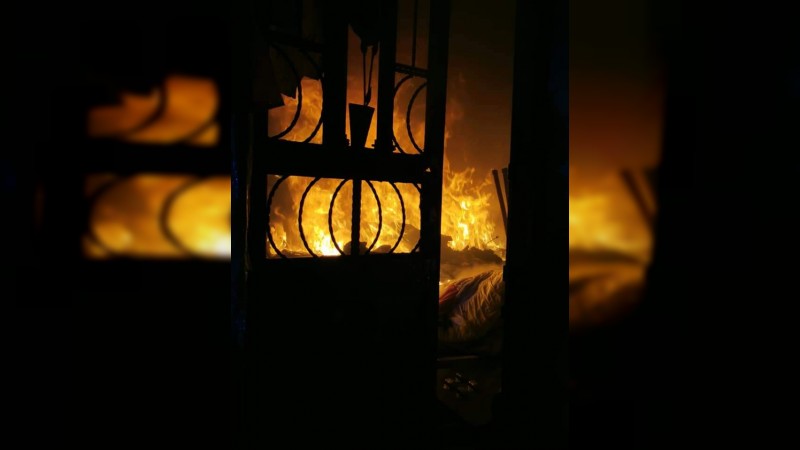 Arde vivienda, en Morelia; se reportan cuantiosos daños materiales