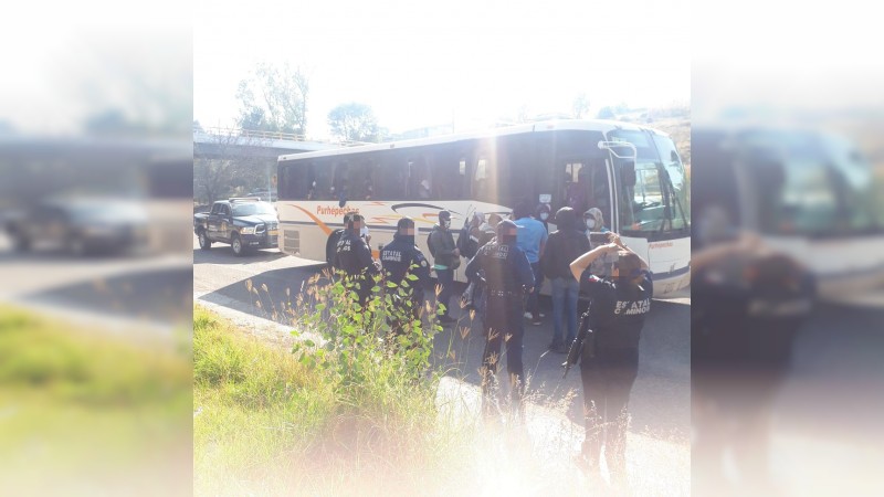Durante operativo, recupera SSP cuatro autobuses en Tiripetío 