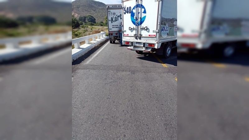 Se registra bloqueo carretero, en Apatzingán 